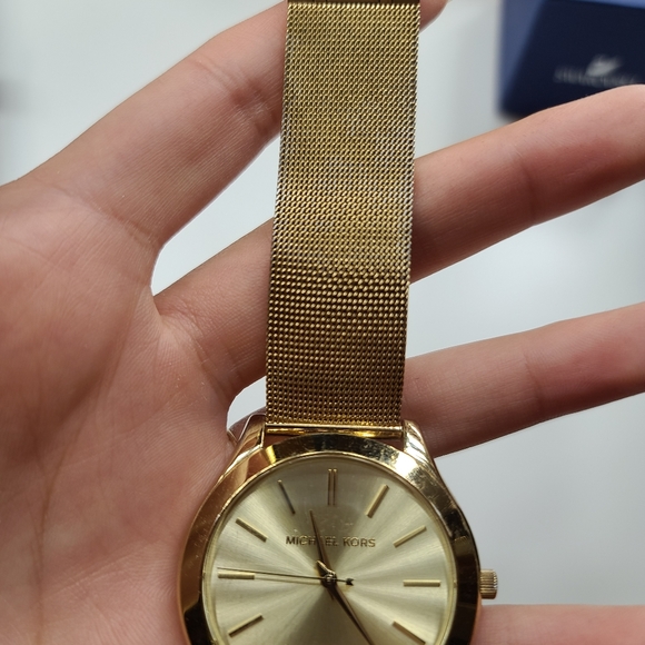 Michael Kors Watch Gold - Picture 3 of 4